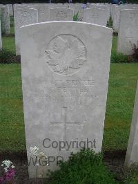 Etaples Military Cemetery - Pettes, Jerry Curtis